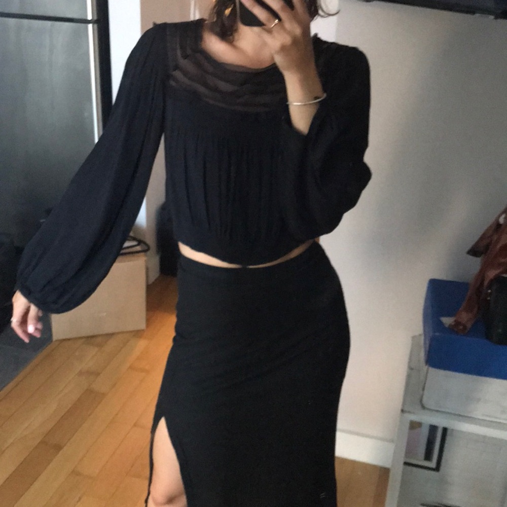 Puffy sleeves crop